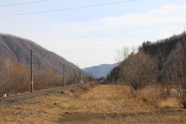 Dağlardaki tren istasyonu.
