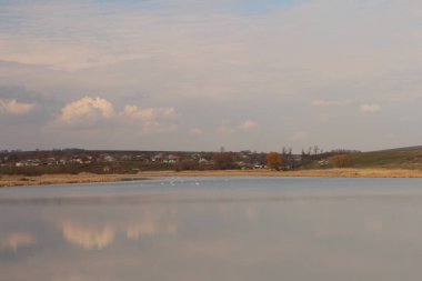 Göl üzerinde göster