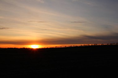 Sahada gün batımı