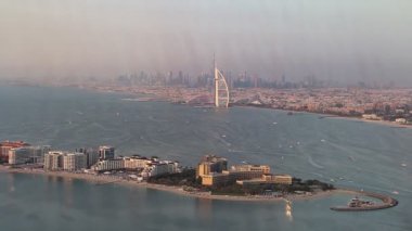 Dubai marinasının hava aracı görüntüsü