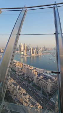 Abu Dabi 'nin ufuk çizgisi.