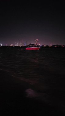 İsveç 'teki Stockholm şehrinin gece manzarası