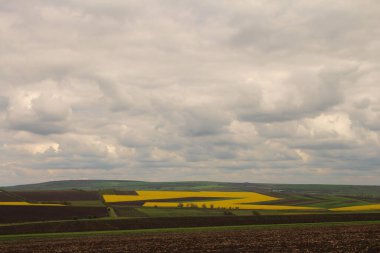 Sarı ve mavi gökyüzü