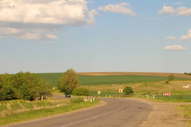 ülkede yol alan