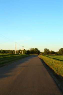 Güneşli yol