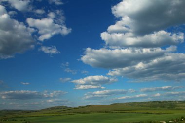 Mavi gökyüzü, bulutlar ve mavi gökyüzü