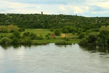 Stockholm şehrinin nehir manzarası.
