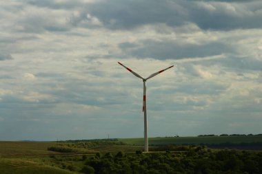 Rüzgar türbini sahada