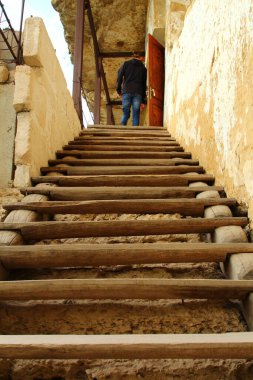 Eski binanın merdivenleri.