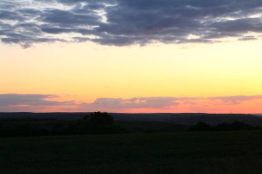 Dağlarda güzel bir gün batımı