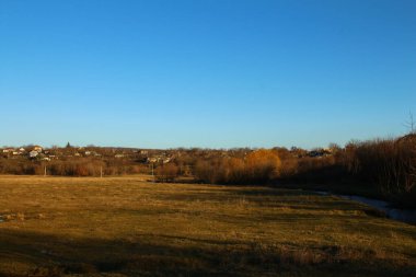 şehir dışında küçük bir köy