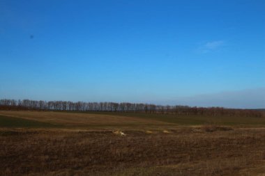 kar ve mavi gökyüzü ile güzel manzara