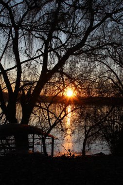 Sahilde gün batımı