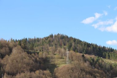 Baharda güzel dağların manzarası