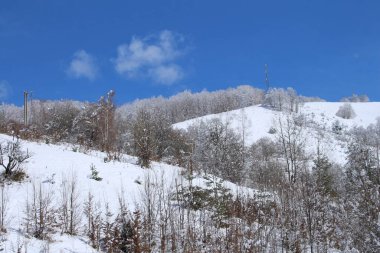 Dağlarda kış manzarası