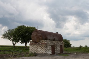 Kırsal evin eski kuyusu.