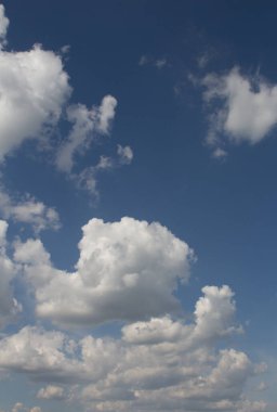 Gökyüzündeki bulutlar