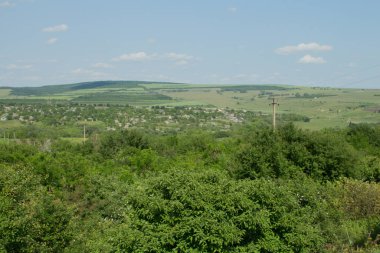 Yazın bir dağ köyü manzarası