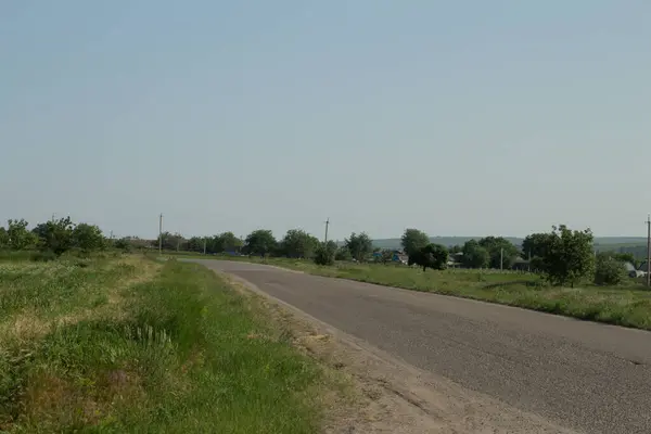 kırsal yoluyla yol.