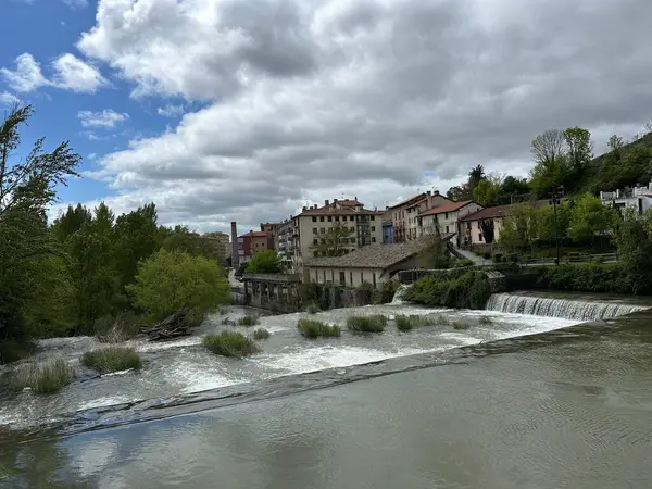Parktaki güzel nehir