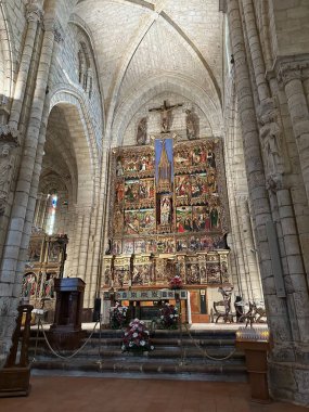 İspanya 'daki katedralin içi.