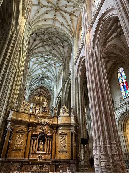 İspanya 'da bir katedralin içinde