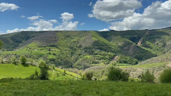 Dağların güzel manzarası