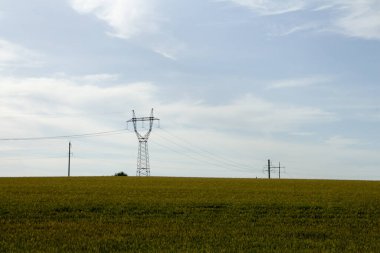 Güzel bir gökyüzü ile elektrik hattı