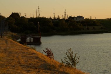 Tayland 'da nehrin üzerinde gün batımı