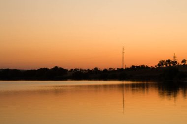 Nehrin üzerinde gün batımı