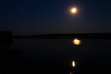 Ayın gece manzarası