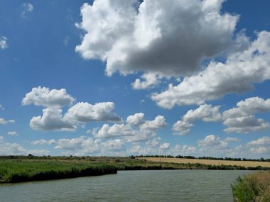 Nehir ve nehir manzarası