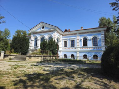 Şehirdeki eski bina.