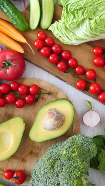 Ausgewogene Ernährung Lebensmittel Hintergrund Biolebensmittel Für Gesunde Ernährung Superfoods Avocado — Stockvideo