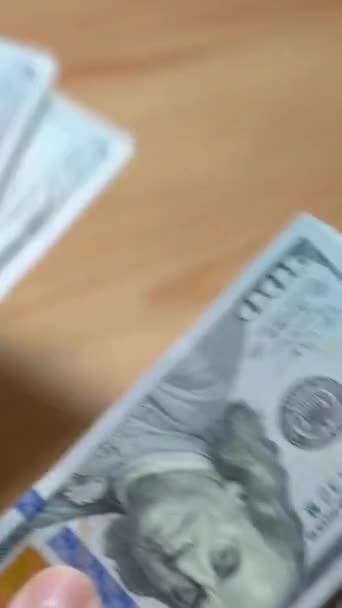 백달러짜리 지폐를 있습니다 발전의 비디오 — 비디오