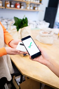 Akıllı telefon ve NFC teknolojisiyle küçük işletmelerde temassız ödeme