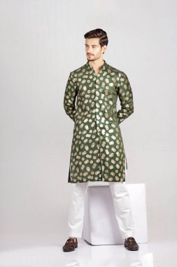 PAKISTANI MALE MÜZİK TRADYON ŞERWAN KURTA PAJAMA