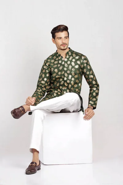 PAKISTANI MALE MÜZİK TRADYON ŞERWAN KURTA PAJAMA