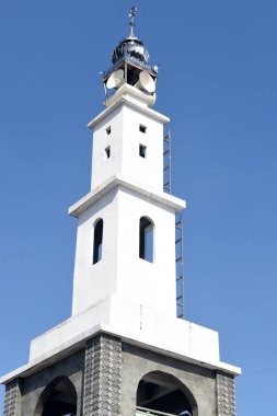 Krom küçük kubbeli güzel beyaz minare