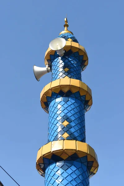 Mavi temalı cami minaresi
