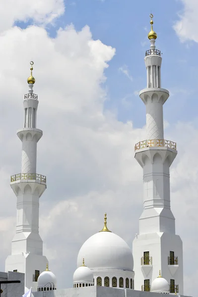 Cúpulas Dois Minaretes Grande Mesquita Xeque Zayed Surakarta Java Central — Fotografia de Stock