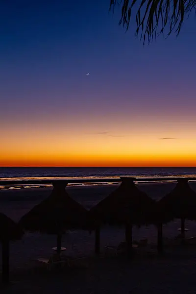 stock image Beautiful sunset at the beach. The moon at waxing crescent. Puerto Penasco, Sonora, Mexico.