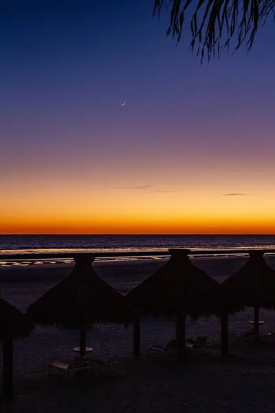 stock image Beautiful sunset at the beach. The moon at waxing crescent. Puerto Penasco, Sonora, Mexico.