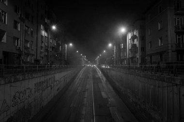 Dinginlik ya da yalnızlık ya da sadece gri 