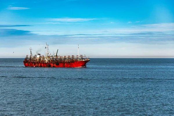 Rybářský Člun Plující Jižním Atlantickém Oceánu — Stock fotografie