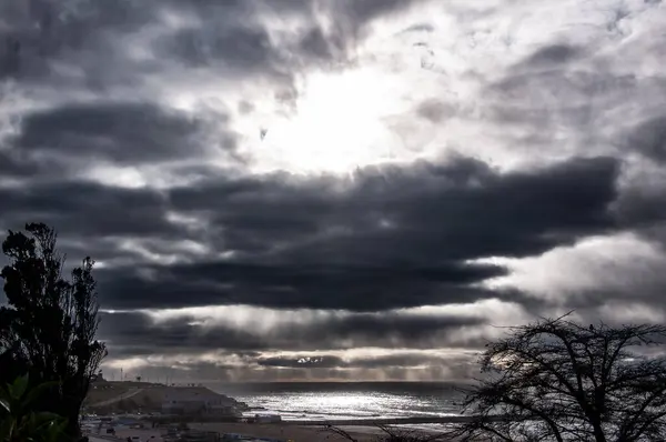 대서양 어두운 구름과 — 스톡 사진