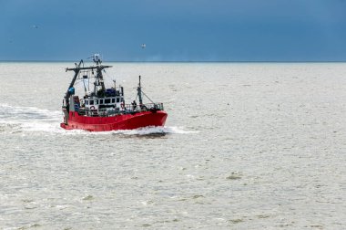 Atlantik Okyanusu 'nda 1500 kutu depolama kapasitesine sahip uzak sahil, seine ya da orta deniz balıkçı teknesi..