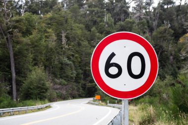 En fazla 60 kmh hız trafik işareti