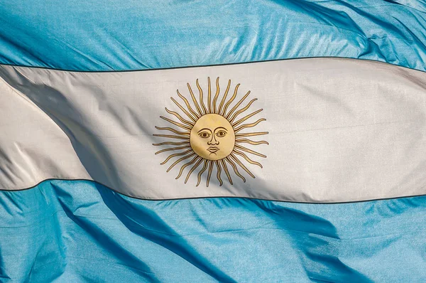 アルゼンチンの旗 青と白のフルフレームのクローズアップ写真 中央に黄色い太陽 — ストック写真