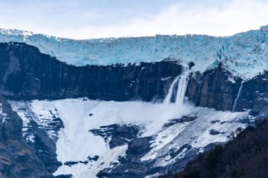 Manso Buzulu 'ndaki buz müfrezesi, Cerro Tronador, Bariloche, Arjantin.